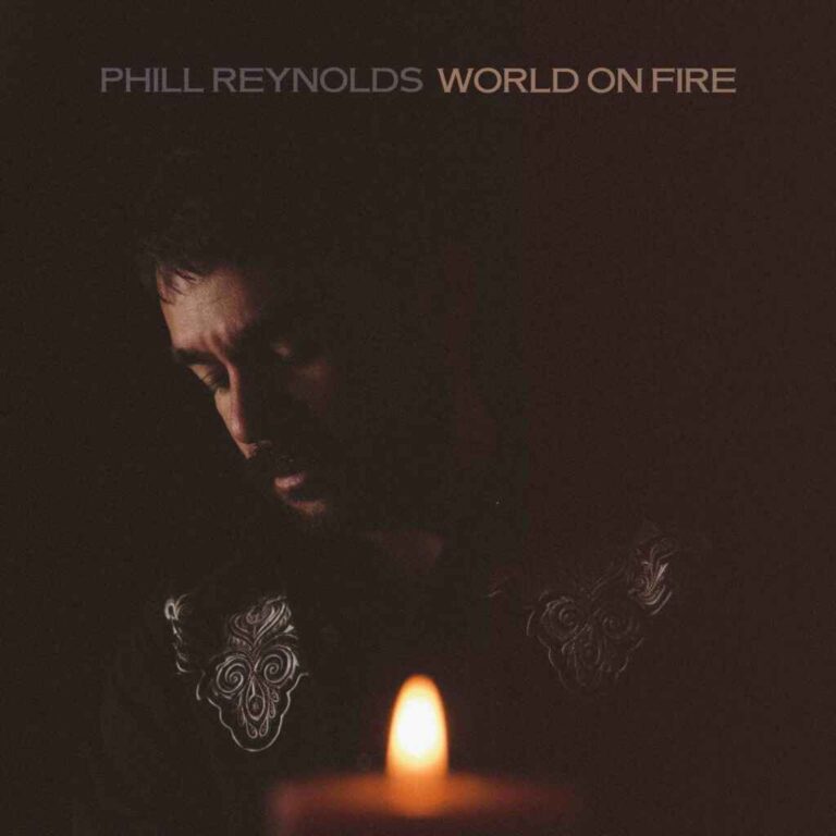 Esce oggi “World on Fire”, il nuovo singolo del cantautore one man band Phill Reynolds visto a X Factor 2021