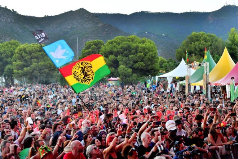 Mare, sole, reggae e Rototom Sunsplash 2023: il festival che vibra giorno e notte e si vive in famiglia